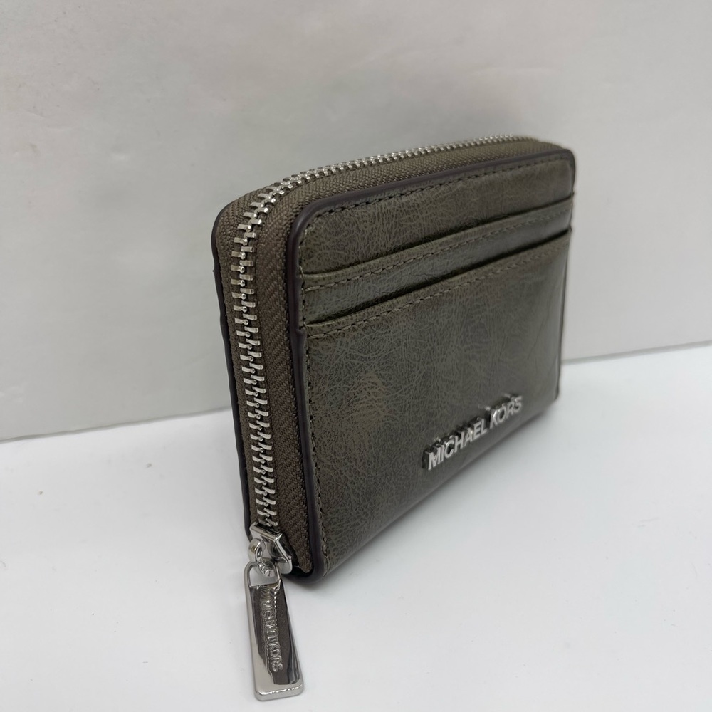 MICHAEL KORS Jet Set Medium Distressed Zip Around Card Case
Olive
NWT - Picture 3 of 16